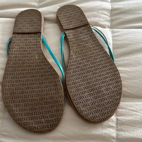 TKees size 7 .. never worn - Picture 2 of 4